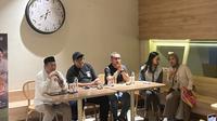 Ketua Umum The Jakmania Diky Soemarno dalam acara diskusi sepak bola bersama calon wakil gubernur Jakarta nomor urut 1 Suswono di Kafe Gamat, Bendungan Hilir, Jakarta Pusat, Rabu (20/11/2024). (Liputan6.com/Winda Nelfira)