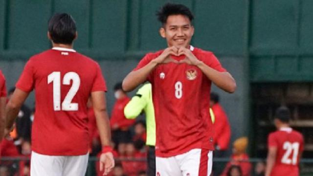 <span>Gelandang Timnas Indonesia Witan Sulaeman merayakan gol ke gawang Antalyaspor. (Instagram PSSI)</span>