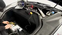 Pemasangan rig yang digabungkan ke mobil Tesla (KmanAuto)