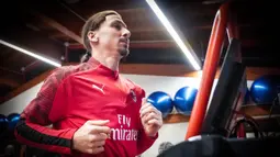 Zlatan Ibrahimovic berlatih di pusat olahraga AC Milan Milanello, Italia, Kamis (2/1/2020). Ibrahimovic didapat secara gratis oleh AC Milan pada bursa transfer musim dingin dari klub asal Amerika Serikat, LA Galaxy. (Claudio Furlan/LaPresse via AP)