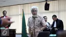 Suroso Atmo Martoyo tiba untuk menjalani sidang di Pengadilan Tipikor, Jakarta, Senin (29/6/2015). Suroso didakwa terkait dugaan suap proyek pengadaan zat tambahan bahan bakar tetraethyl lead (TEL) Pertamina 2004-2005. (Liputan6.com/Helmi Afandi)