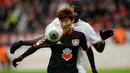 Son Heung-min. Pemain sayap berusia 29 tahun yang kini memasuki musim ketujuhnya di Tottenham Hotspur ini sebelumnya memperkuat Hamburg dan Bayer Leverkusen di Liga Jerman saat berusia di bawah 23 tahun. Ia mampu mencetak total 41 gol mulai musim 2010/2011 hingga 2015/2016. (AFP/Patrik Stollarz)