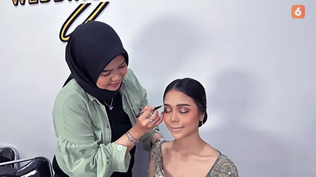 Make Up Artist