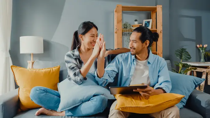 perempuan dan pasangan 9 juni tos
