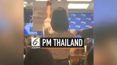 PM Thailand Prayut Chan-o-cha sedang menyampaikan pidato di acara sidang PBB, tiba-tiba dua orang wanita membuka spanduk bertuliskan dirinya diktator.