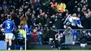 Chelsea dipaksa bertekuk lutut oleh Ipswich Town di laga pekan ke-19 Premier League 2024/2025 di Portman Road, Selasa (31/12/2024) dini hari WIB. Pertandingan ini berlangsung dengan seru. Ipswich Town bisa memberikan perlawanan yang hebat melawan The Blues. (AFP/Glyn Kirk)