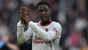 Sebagai salah satu klub yang memiliki akademi pemain muda terbaik di Eropa, Manchester United telah banyak mengorbitkan para alumnus akademinya untuk bermain di tim senior. Seperti pada musim 2023/2024, tercatat ada beberapa pemain hasil didikan akademi Setan Merah yang menghuni skuad MU musim ini untuk bermain di Premier League. Lima di antaranya telah mencetak gol di Premier League musim ini. Siapa saja? Ini dia daftar kelimanya. (AFP/Ben Stansall)