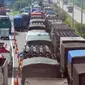 Antrean truk di Cilegon, Banten. (Antara Foto)