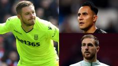 Petr Cech baru saja mengumumkan diri untuk pensiun dari dunia sepak bola. Kepergiannya akan membuat Arsenal putar otak mencari pengganti yang sepadan menyambut musim depan. (Kolase Foto AFP)