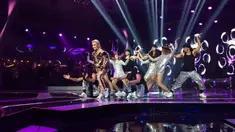 Simak penampilan Agnez Mo yang membawakan lagu berjudul "Hide and Seek" dalam acara Malam Puncak HUT SCTV 27
