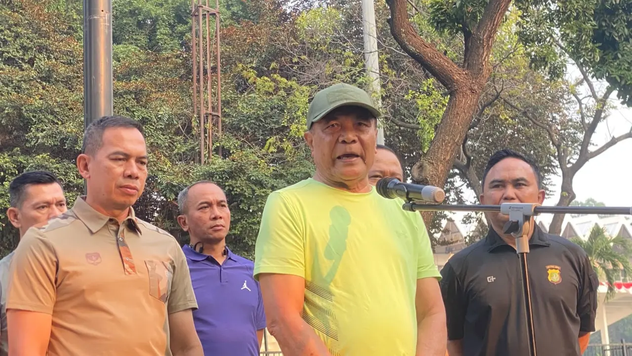 Menteri Koordinator Bidang Politik dan Keamanan (Menko Polkam) Djamari Chaniago di Gelora Bung Karno.