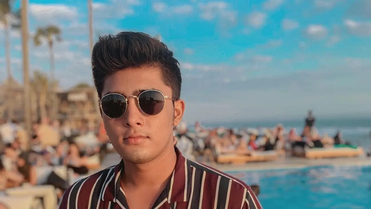 Renald Ramadhan (https://www.instagram.com/p/B1LICMjAvQ9/)