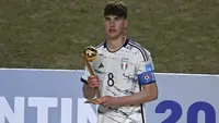 Striker Timnas Italia U-20,&nbsp;Cesare Casadei, gagal membawa timnya menjuarai Piala Dunia U-20 2023 setelah kalah 0-1 dari Uruguay pada partai final di&nbsp;Estadio Unico Diego Armando Maradona, La Plata, Senin (12/6/2023) dini hari WIB. (AFP/Luis Robayo)