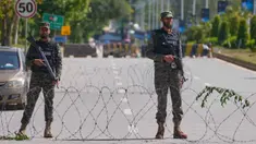 Tentara berjaga di pos pemeriksaan untuk memastikan keamanan menjelang kemungkinan negosiasi antara Amerika Serikat dan Iran di ibu kota Pakistan, Islamabad, Jumat 10 April 2026. Jelang pelaksanaan perundingan damai antara Amerika Serikat dan Iran, yang dijadwalkan berlangsung pada Jumat 10 April 2026, otoritas Pakistan memperketat keamanan di Islamabad. (AP Photo/Anjum Naveed)