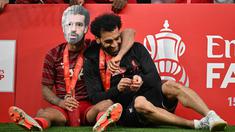 Mohamed Salah merupakan peraih Player of The Month terbanyak dalam satu musim. Pada musim debutnya, sang pemain berhasil menyabet gelar tersebut sebanyak tiga kali. Dalam sejarahnya Liga Inggris, belum ada pemain yang mampu meraih penghargaan tersebut lebih dari dua kali selain Mo Salah. (AFP/Ben Stansall)