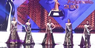 Gelar Puteri Indonesia 2016 kini menjadi milik Kezia Roslin Cikita Warouw, putri Indonesia asal Sulawesi Utara. Seperti apa detik-detik pemindahan Mahkota dari Anindya Kusuma Putri selaku Puteri Indonesia 2015 kepada Kezia?