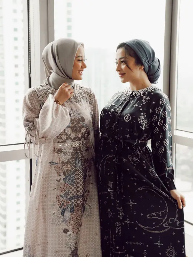 Hadiri Acara Fashion Bareng, Ini 6 Potret Kebersamaan Nikita Willy dan Dinda Hauw