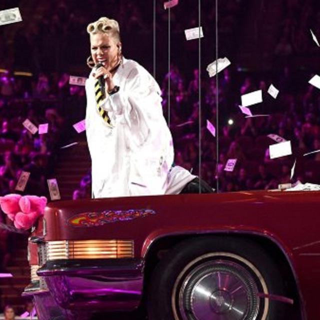 Lirik Lagu Pink Beautiful Trauma News Entertainment Fimela Com