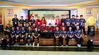 ONIC, EVOS Divine, RRQ Kazu, dan Bigetron by Vitality, bersama dengan jajaran Kemenpora, PBESI, dan Garena. (Doc: Garena)