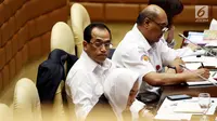 Menteri Perhubungan Budi Karya Sumadi saat rapat kerja (raker) dengan Komisi V DPR di Kompleks Parlemen, Senayan, Jakarta, Kamis (22/11). Raker dibuka dengan doa bersama untuk korban Lion Air PK-LQP. (Liputan6.com/JohanTallo)