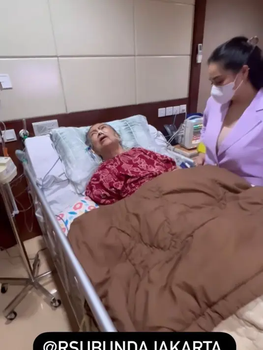 Tak menampik bahwa cukup khawatir dengan kondisi sang nenek, Raffi Ahmad sendiri merasa cukup lega kini Mami Popon sudah mendapat perawatan. (instagram.com/raffinatiga1717)
