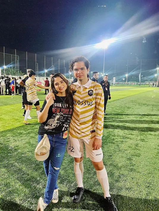 "Happy Father’s Day papa! tau gak sih aku kangen taokkkkkkkk, tenang disana ya, Aamiin." tulis pemeran Dinda dalam sinetron Tukang Ojek Pengkolan ini. [Instagram/tissabiani]