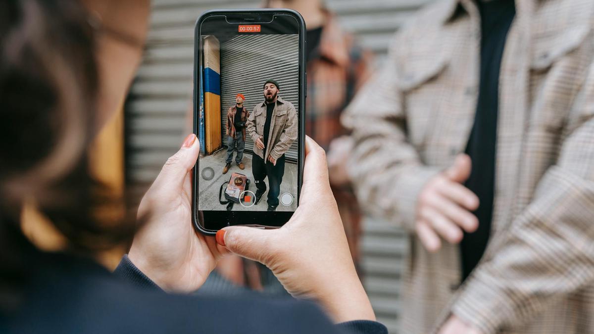 Demi Wajah ala Filter Instagram, Pria Ini 10 Kali Operasi Plastik Wajah Aslinya