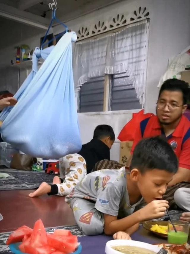 Momen haru bocah bisa puasa seharian penuh