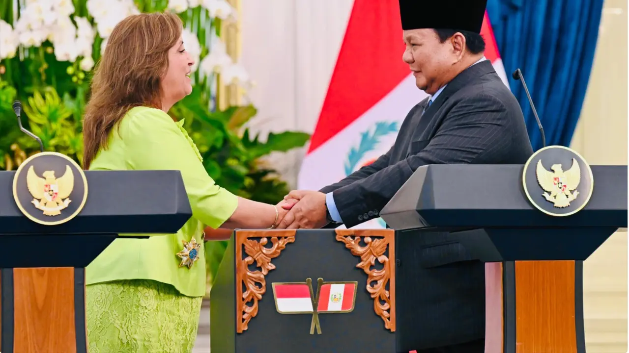 Presiden Republik Indonesia Prabowo Subianto dan Presiden Republik Peru Dina Ercilia Boluarte Zegarra di Istana Merdeka, Jakarta, pada Senin (11/8/2025).