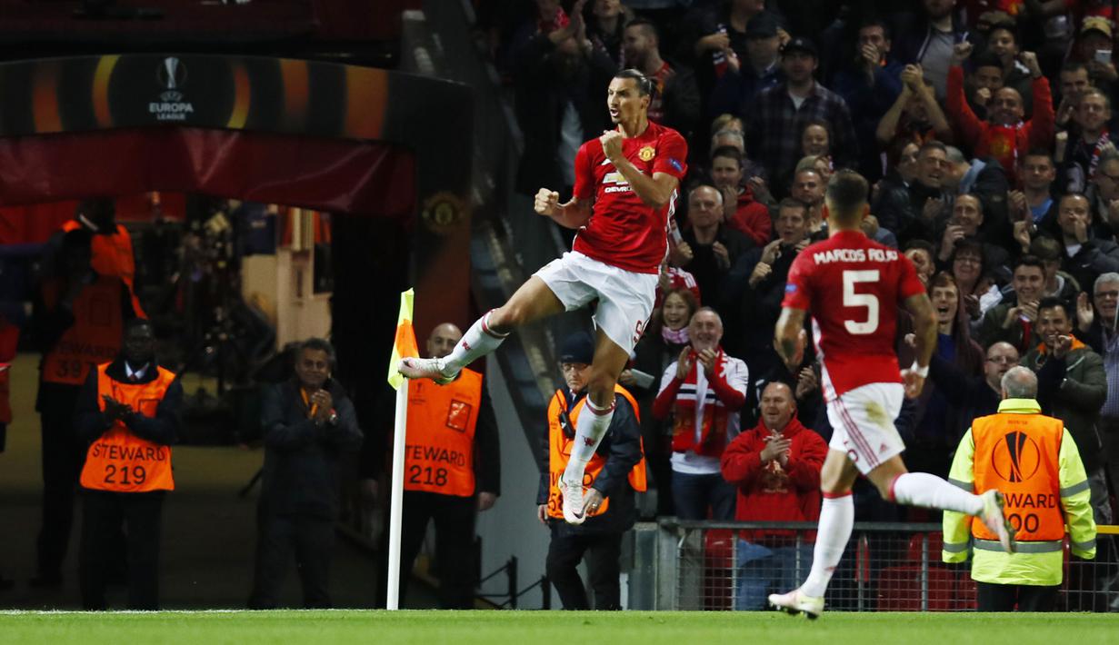 Zlatan Ibrahimovic membuka keunggulan Manchester United atas FC Zorya Luhansk pada laga kedua Grup A Liga Europa di Old Trafford, Jumat (30/9/2016) dini hari WIB. MU menang 1-0. (Action Images via Reuters/Jason Cairnduff)