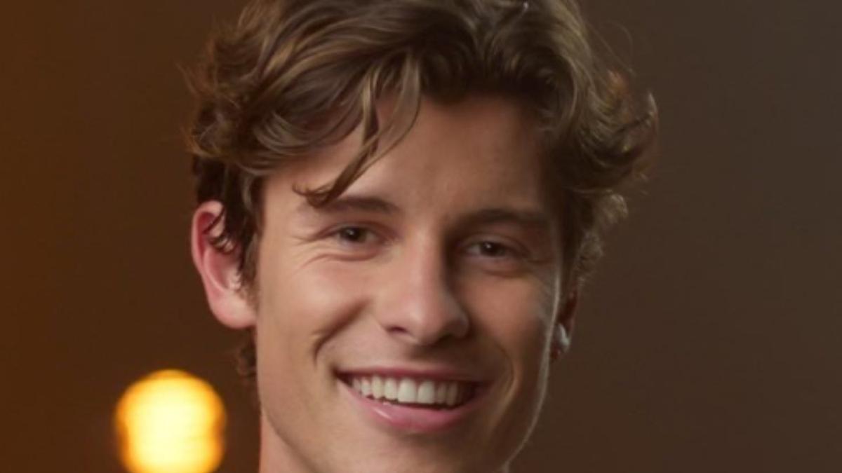 Shawn Mendes Tertangkap Kamera Ikut Jumatan di Masjid New York University, Jadi Sorotan