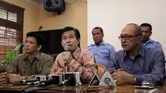Jajaran direksi Express Group mengadakan konferensi pers di Resto Sari Kuring SCBD, Jakarta, Kamis (4/12/2014). (Liputan6.com/Johan Tallo)