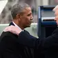 Barack Obama menyalami Donald Trump jelang penyampaian pidato pertama Trump sebagai Presiden AS di Capitol Hill, Washington DC, AS, Jumat (20/1). Dikabarkan, Trump sendiri yang menulis dan menyusun pidato pelantikannya. (AFP Photo)