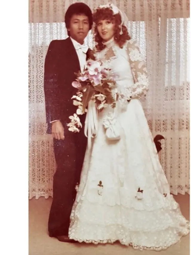 13 Potret Jadul Pernikahan Orang Tua Artis Ini Curi Perhatian - Hot