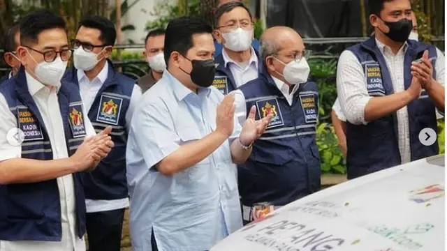 Menteri BUMN, Erick Thohir meninjau pelaksanaan vaksinasi Covid-29 di Medan, Sumatera Utara.