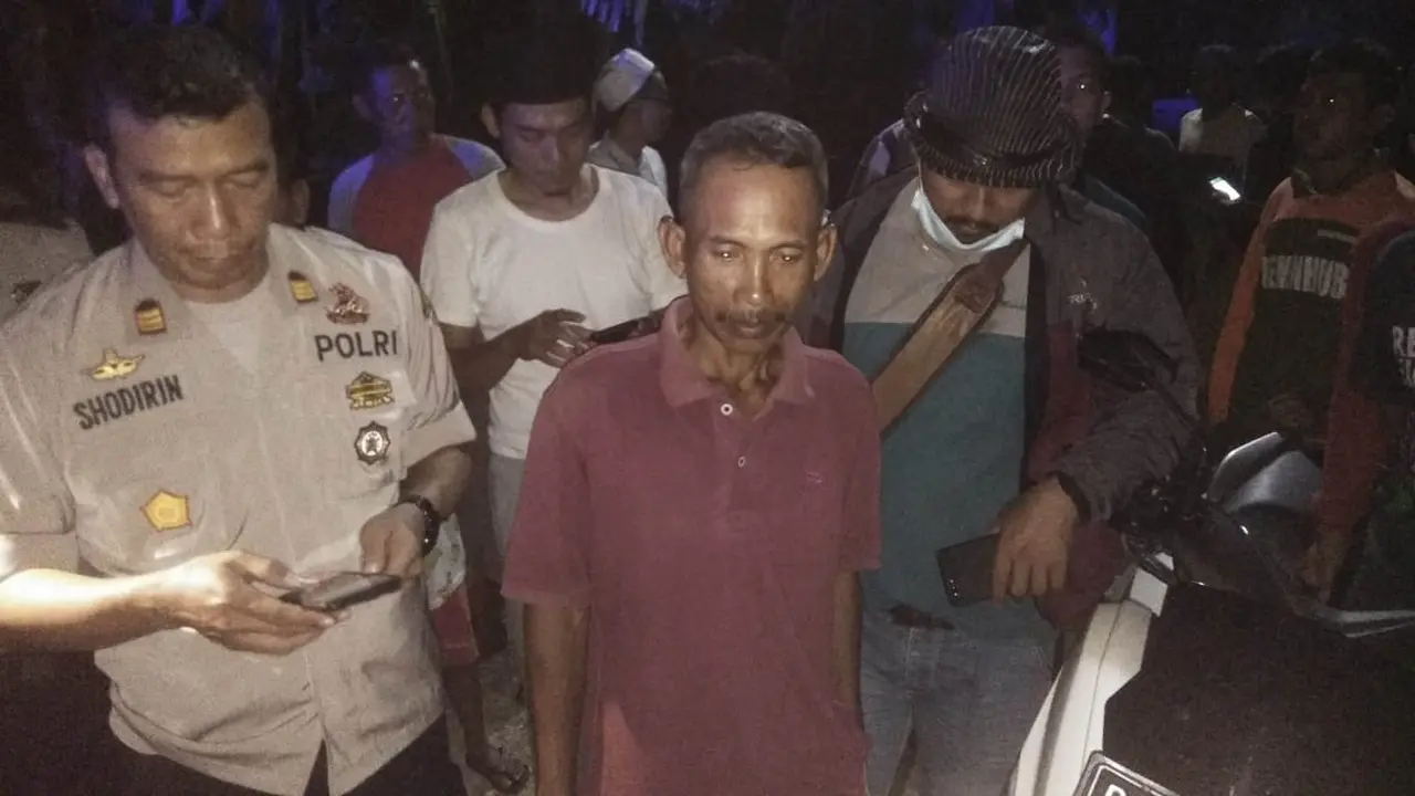 Penemuan benda diduga mortir di kebun gegerkan warga Bekasi.