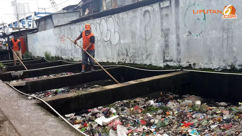 banjir-sampah-140120a.jpg