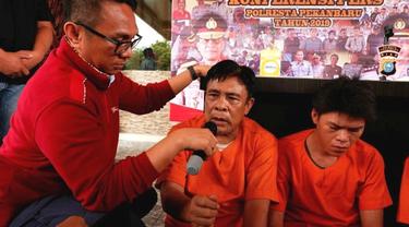 Seorang pelaku sindikat dukun palsu mengaku semua perbuatannya di Polresta Pekanbaru.