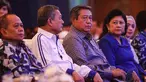 Ketum Partai Demokrat Susilo Bambang Yudhoyono dan istrinya Ani Yudhoyono hadir dalam Debat Bernegara di Jakarta, Minggu (27/4/14). (Liputan6.com/Faizal Fanani)