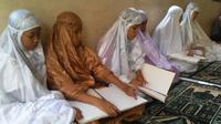 Siswa tunanetra tadarus Al Quran di Palembang (Liputan6.com/Nefri Inge)