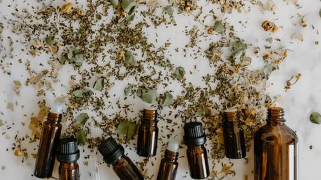 Ilustrasi minyak esensial lavender untuk menyuburkan rambut tanpa transplantasi