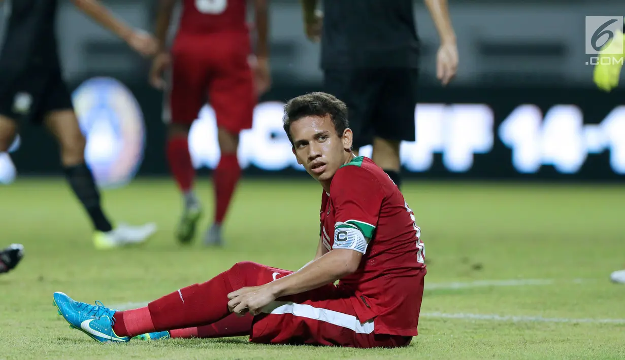 Pemain depan Timnas Indonesia U-19, Egy Maulana Vikri saat laga persahabatan melawan Thailand U-19 di Stadion Wibawa Mukti, Cikarang, Minggu (8/10). Egy masuk dalam 60 remaja terbaik di dunia versi The Guardian. (Liputan6.com/Helmi Fithriansyah)