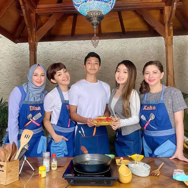 Beranjak Remaja, Ini 6 Potret Anak Windy Wulandari yang Jarang Tersorot