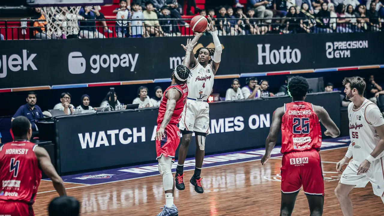Amorie Archibald memimpin Pelita Jaya mengalahkang Hangtuah di lanjutan IBL 2026