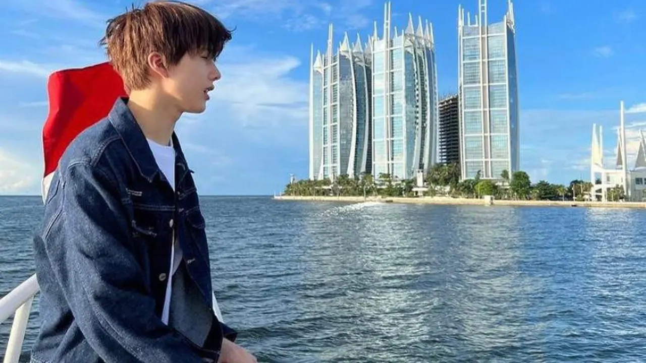 Makin Melokal, Intip 7 Gaya NCT Dream Main ke Ancol usai Konser di Jakarta