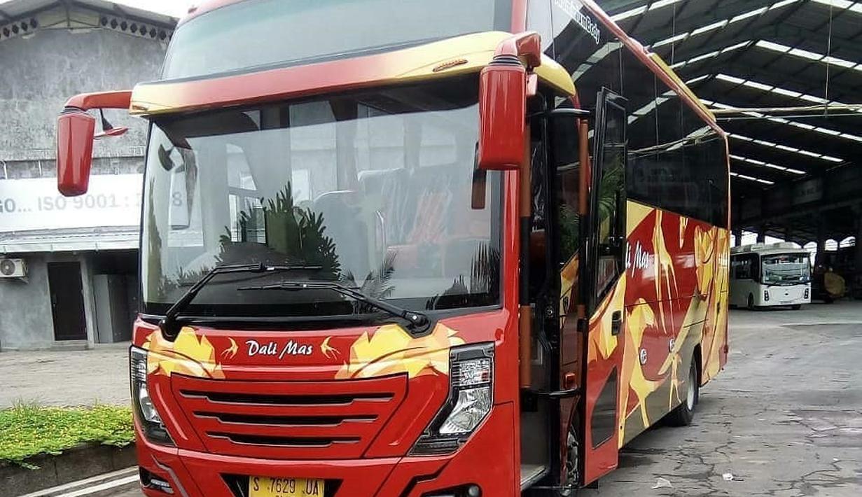 Nusantara Gemilang Medium Bus atau yang biasa dikenal sebagai bus 3/4 milik PO Dali Mas. (Source: Instagram/@nusantaragemilang_karoseri)