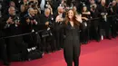 Julia Roberts berpose untuk fotografer setibanya pada pemutaran perdana film Armageddon Time di Festival Film Cannes 2022, Prancis, 19 Mei 2022. (AP Photo/Daniel Cole)