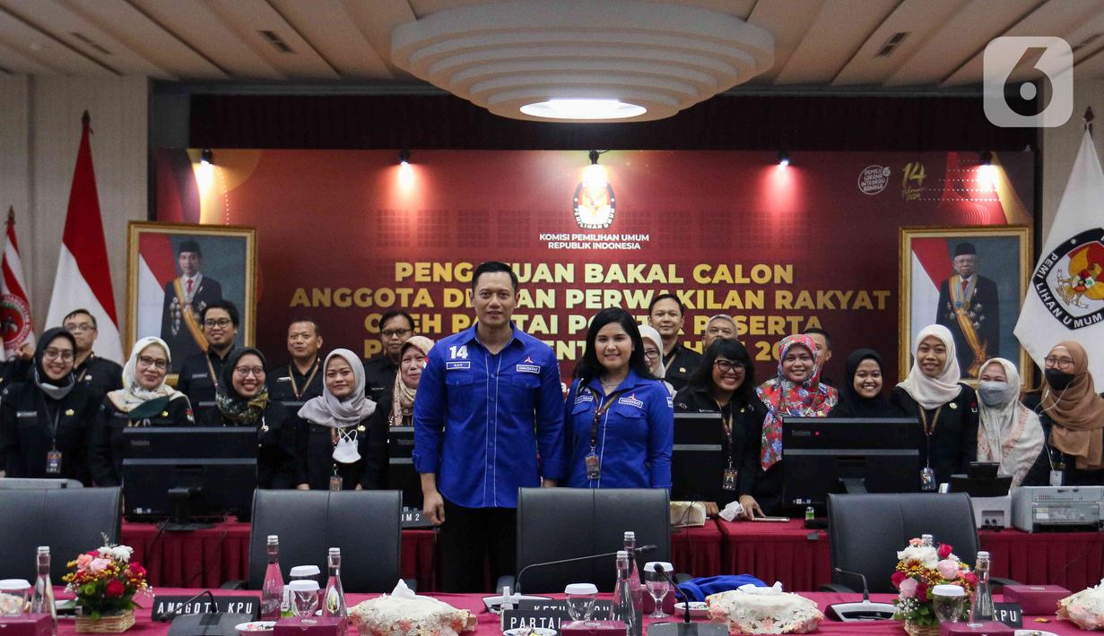 Hari pendaftaran calon legislatif DPR RI, DPR, dan DPD pada Pemilu 2024 ditutup hari ini, Minggu (14/5/2023). (Liputan6.com/Herman Zakharia)