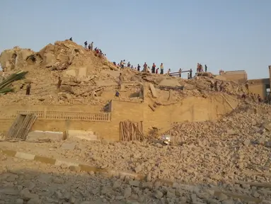 Militan ISIS menghancurkan makam dan masjid Nabi Yunus di Mosul. Irak (24/7/14) (REUTERS/Stringer)