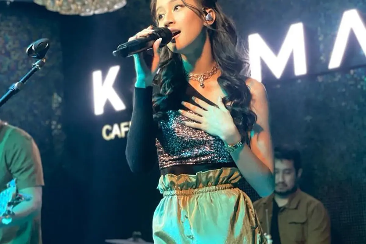 Keisya Levronka (https://www.instagram.com/p/CjK9WQ5rtpO/)